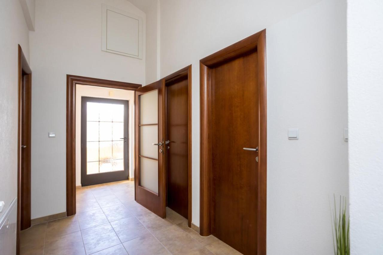 Apartmani Beba Омишаль Екстер'єр фото