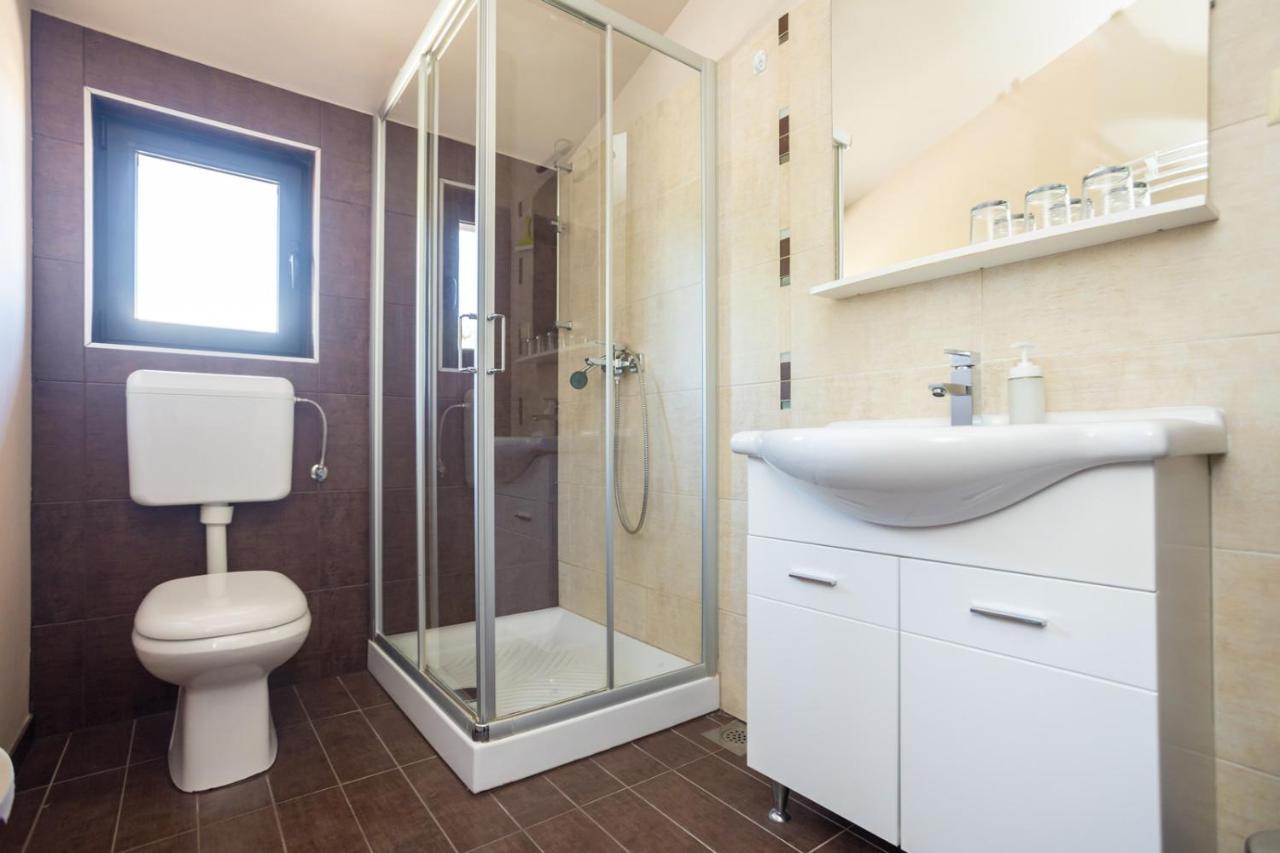 Apartmani Beba Омишаль Екстер'єр фото