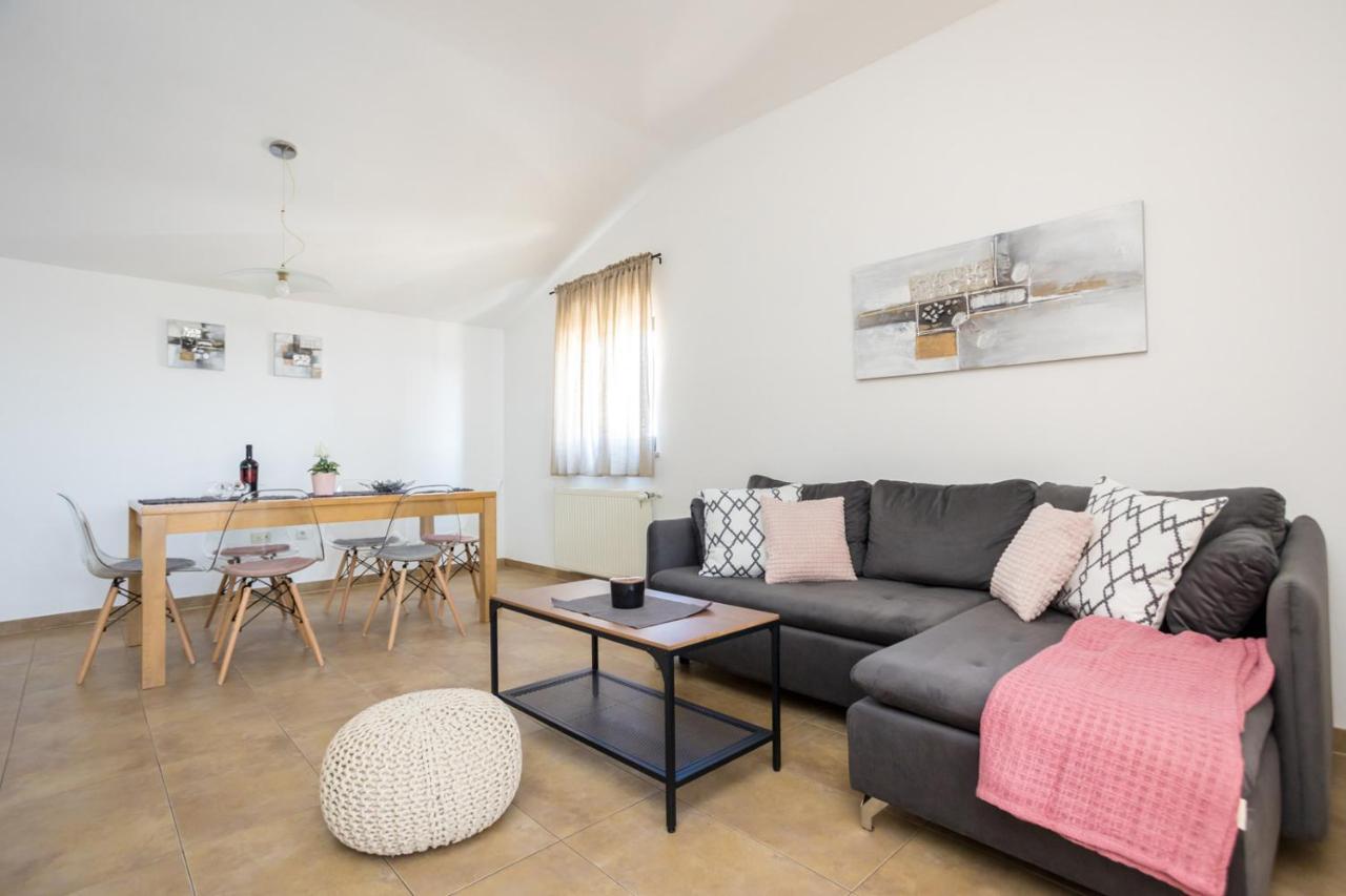 Apartmani Beba Омишаль Екстер'єр фото