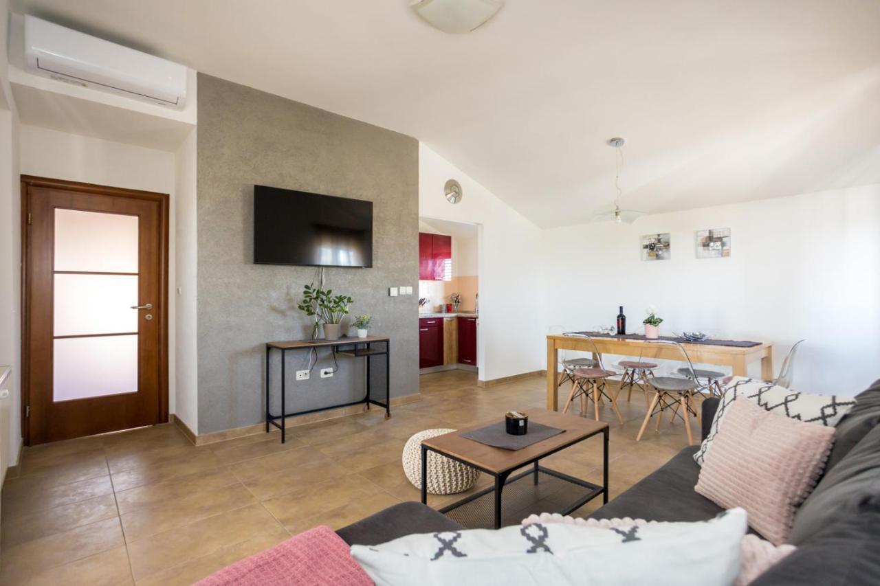 Apartmani Beba Омишаль Екстер'єр фото